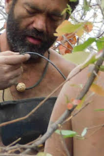 02:36: Aventura en pelotas XL: Una ballesta y una cruz | Discovery | 4/12 2026