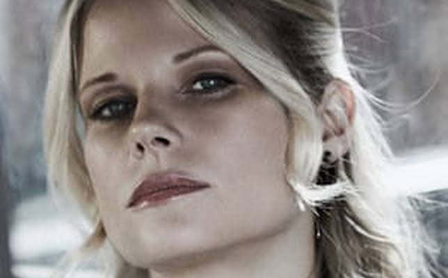 Joelle Carter