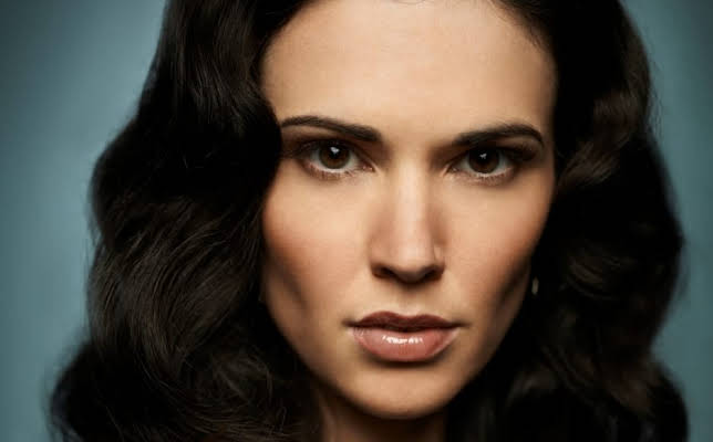 Laura Mennell