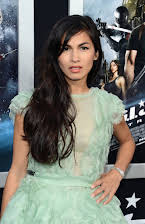 Elodie Yung som 
