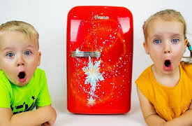 Gaby and Alex: Gaby and Alex's Magic Toy Refrigerator!