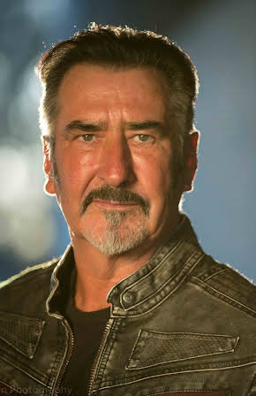 William Kircher as Leon
