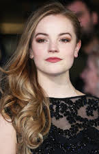 Isobel Meikle-Small como 