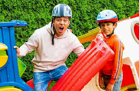 pocket.watch Jason Vlogs Ultimate mishmash: Jason's Playhouse Peril!