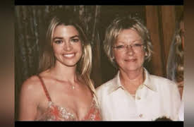 Denise Richards: It's Complicated Season 1: No Jacket Required