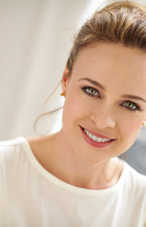 Tami Stronach as 