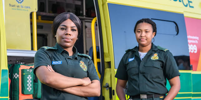 11:05 PM: 999: On the Front Line | More 4 | 12/4 2025