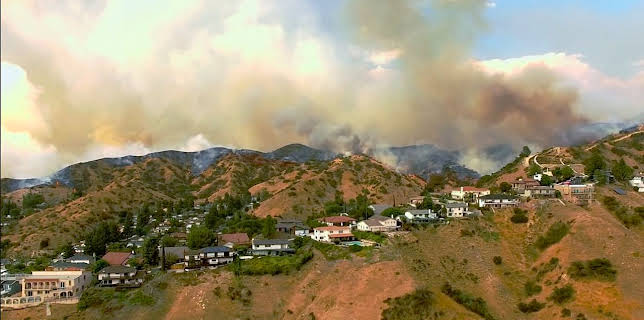 1:30 AM: World's Deadliest Weather: Caught on Camera | Paramount | 12/27 2025