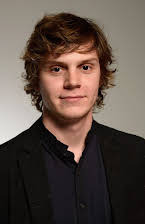 Evan Peters som 