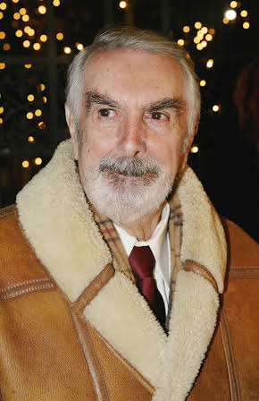 Milo O'Shea as Judge Hoyle