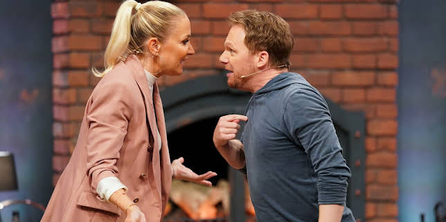 03:55: Halbpension mit Schmitz | Sat1 | 2/14 2026