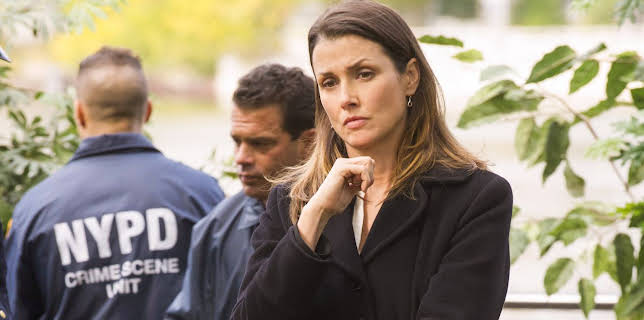 12:00 PM: Blue Bloods (S6 E9) (S6) | 5 USA | 1/25 2026