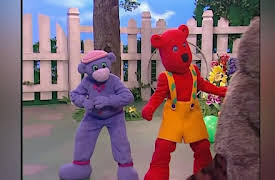 Elliot Moose: Glum Chum/Mystery at Top Cat Manor/Sleeping Socks/Backscratching