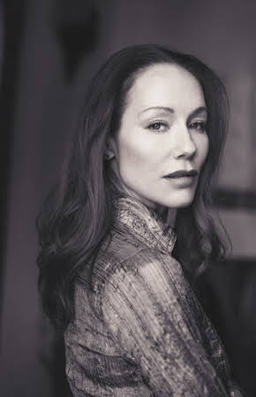 Simone-Élise Girard as 