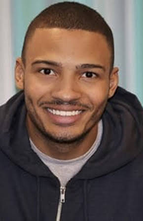 Chris LeBlanc as Bartender Lowen 
  
  
  (as Christopher Leblanc)