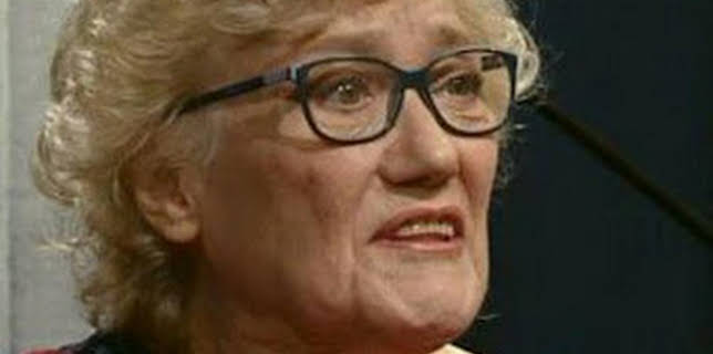 09:11: El divan: Isabel-Clara Simó | Canal 33 | 3/18 2026