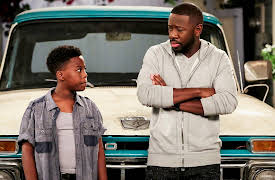 The Neighborhood, Season 1: Welcome to the Stolen Sneakers