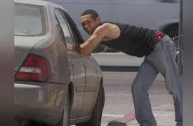 Noah's Arc, Season 1: Nothin' Goin On But the Rent