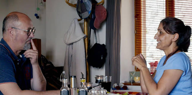 01:28: Happy Pills | Arte | 11/22 2025