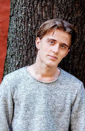 Axel Bøyum as 