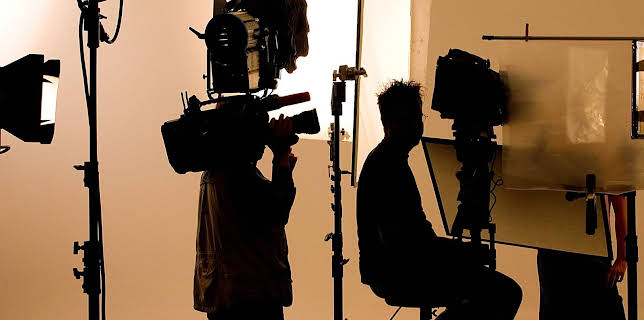 21:50: Espacio M+: Vivir el momento. Una historia de amor | M. Drama | 12/10 2024