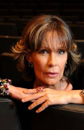 María Valenzuela as 