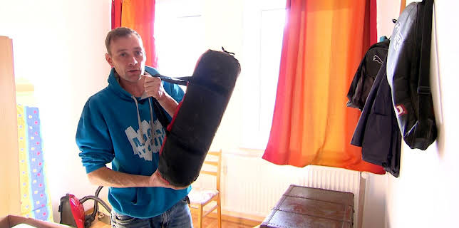 17:05: Hartz Rot Gold (S3 E9) (S3) | RTL 2 | 2/12 2026