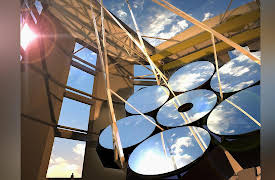 Experiencing America: A Smithsonian Tour through American History: Exploring the Land, Exploring the Universe