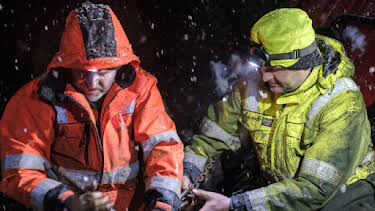 12:00 AM: Ice Road Rescue | Nat Geo Wild | 12/30 2025