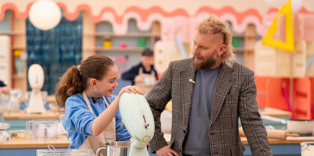 19:00: Bakemesterskapet junior: Sleip geometri | NRK Super | 1/23 2026