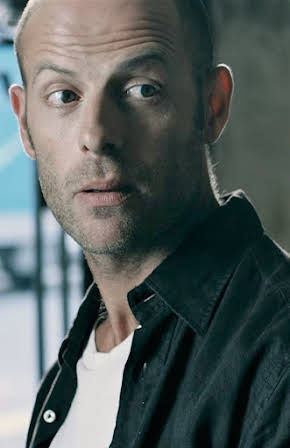 Eduard Farelo as 