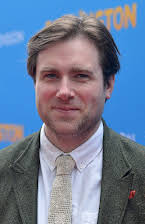 Paul King som Director