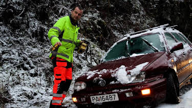 12:00 AM: Ice Road Rescue | Nat Geo Wild | 1/9 2026