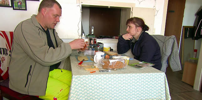 13:00: Armes Deutschland - Stempeln oder abrackern? (S5 E11) (S5) | RTL 2 | 12/18 2025