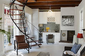 Selling the Big Easy, Season 1: Manor vs. Peaceful Palace