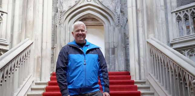 9:00 AM: Weatherman Walking | BBC Two | 11/30 2025