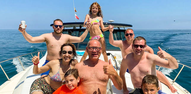 8:00 AM: Bargain-Loving Brits in the Sun (S9 E9) (S9) | 5 Star | 11/7 2025