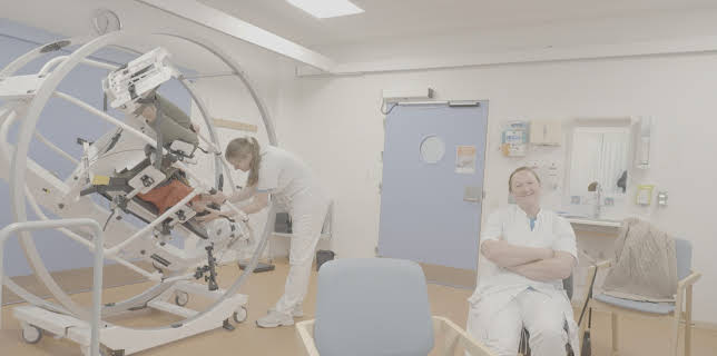 22:00: Hospitalets Helte (S1 E2) (S1) | TV6 | 1/15 2026