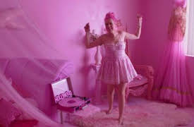 Unike interiør: Rosa palass, foss på soverommet, krusedullhuset