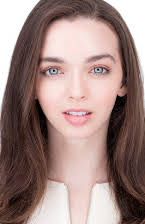 Allison Winn som Therese