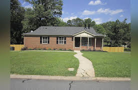 House Hunters: Volume 5, Season 122: Compromise in Charlotte