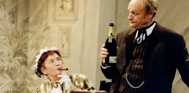 11:40: Dinner for one - up Platt | Radio Bremen | 12/31 2025