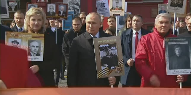 18:00: Putins Propagandamaschine – Das manipulierte Volk | ZDFinfo | 11/6 2025