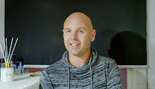 Bargain-Loving Brits in the Sun (S8 E37)