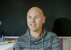 Bargain-Loving Brits in the Sun