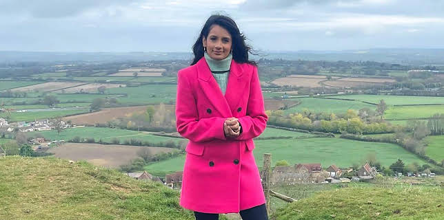 2:45 PM: Escape to the Country (S21) | BBC One | 1/16 2026