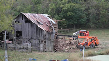 8:00 AM: Barnwood Builders (S4) | Discovery Channel | 7/15 2026