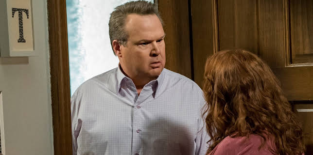 6:00 AM: Modern Family | E4 | 11/6 2025