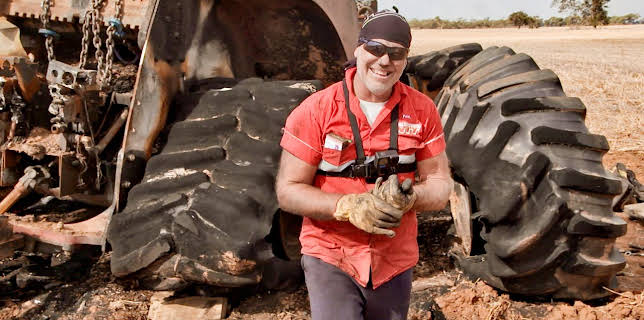 12:30 AM: Extreme Tow Truckers (S1 E9) (S1) | Paramount | 2/20 2026