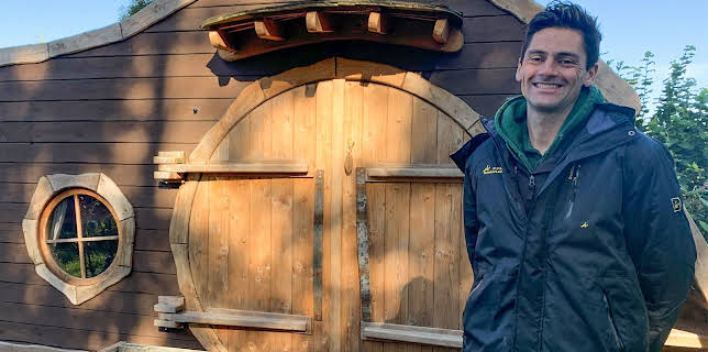 7:25 PM: Four in a Bed | More 4 | 11/15 2025